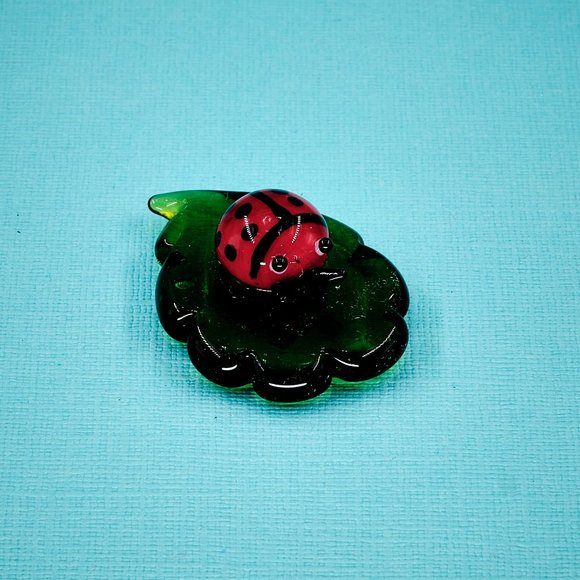 Miniature Glass Animals, Ladybug on Leaf, Vintage Glass Collectibles - Picture 6 of 12